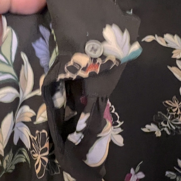 Ann Taylor LOFT Floral Keyhole Tunic Blouse - Picture 3 of 8